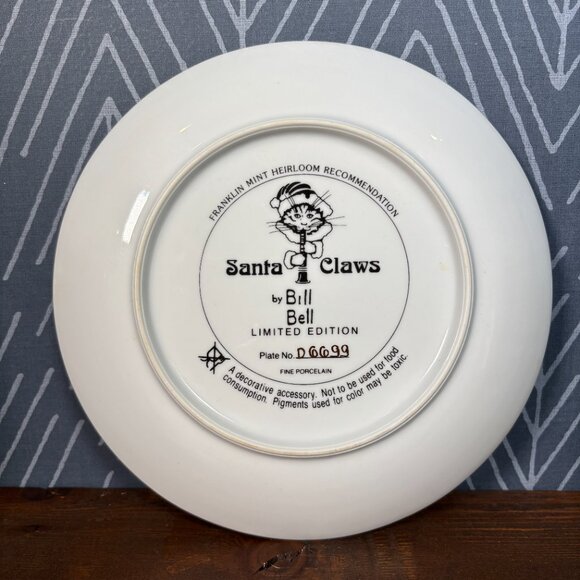 Santa Claws Cat Christmas Collector 8" Plate by Bill Bell from the Franklin Mint - Picture 3 of 15